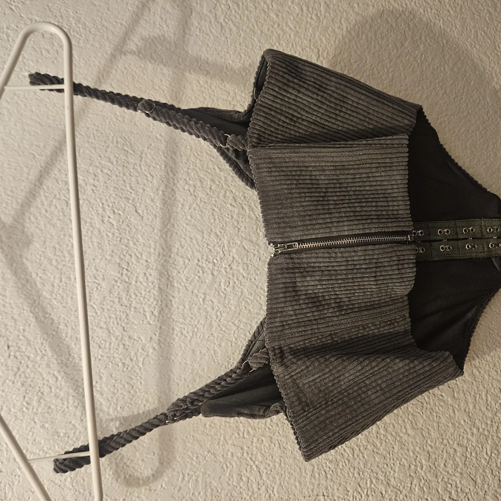 Gray Ribbed Women's Top - Picture 3 of 3